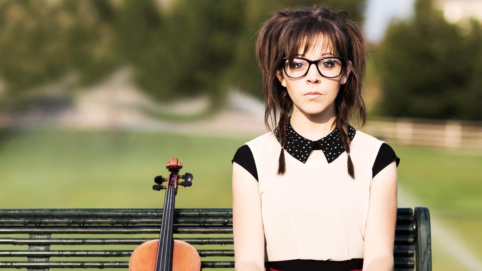 Твоя девушка музыка. Lindsey Stirling. Lindsey Stirling Lindsey Stirling. Линдси Стирлинг 2013. Линси Стирлинг в очках.