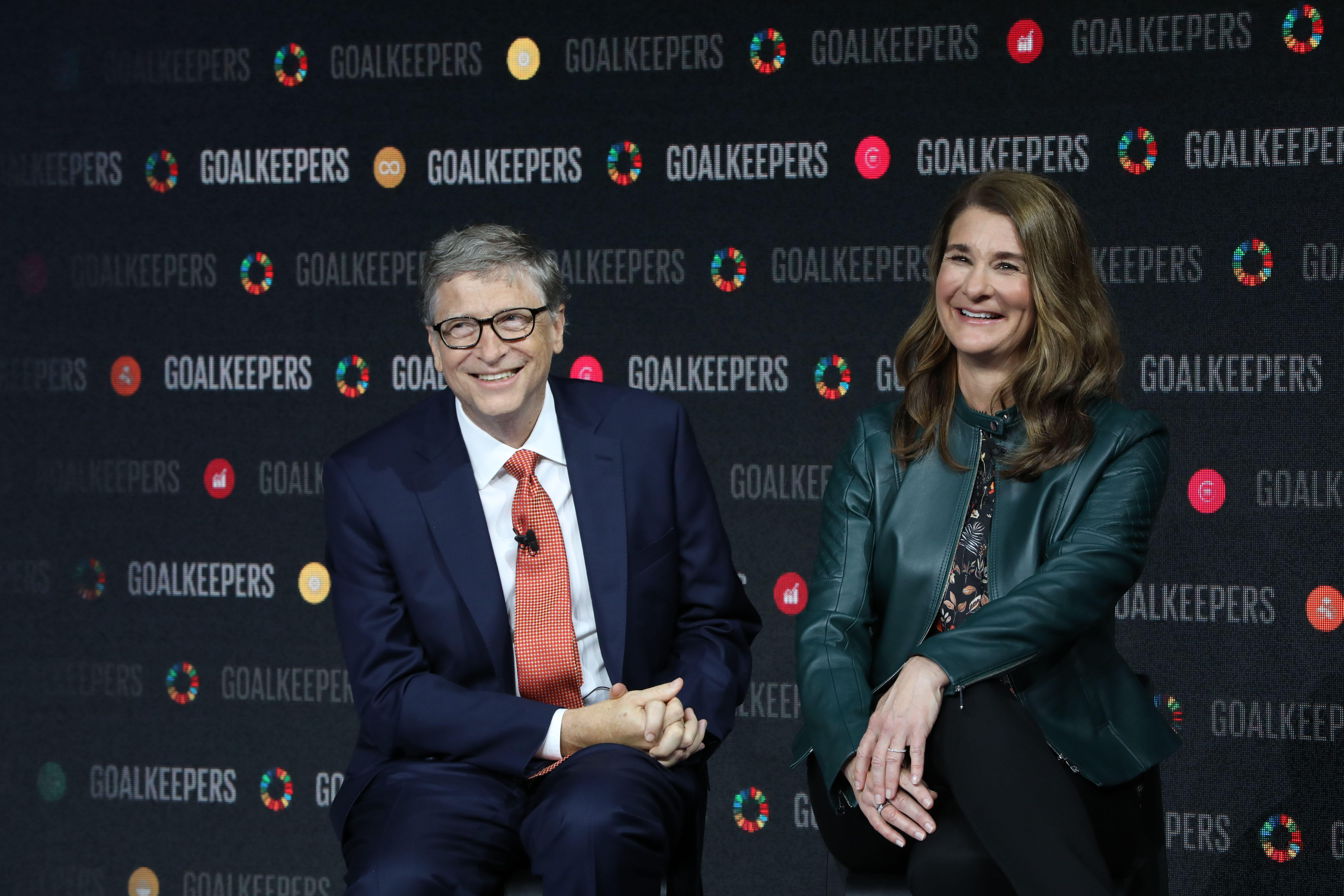 6720x4480 Bill Gates wrote pros and cons of getting married on a whiteboard