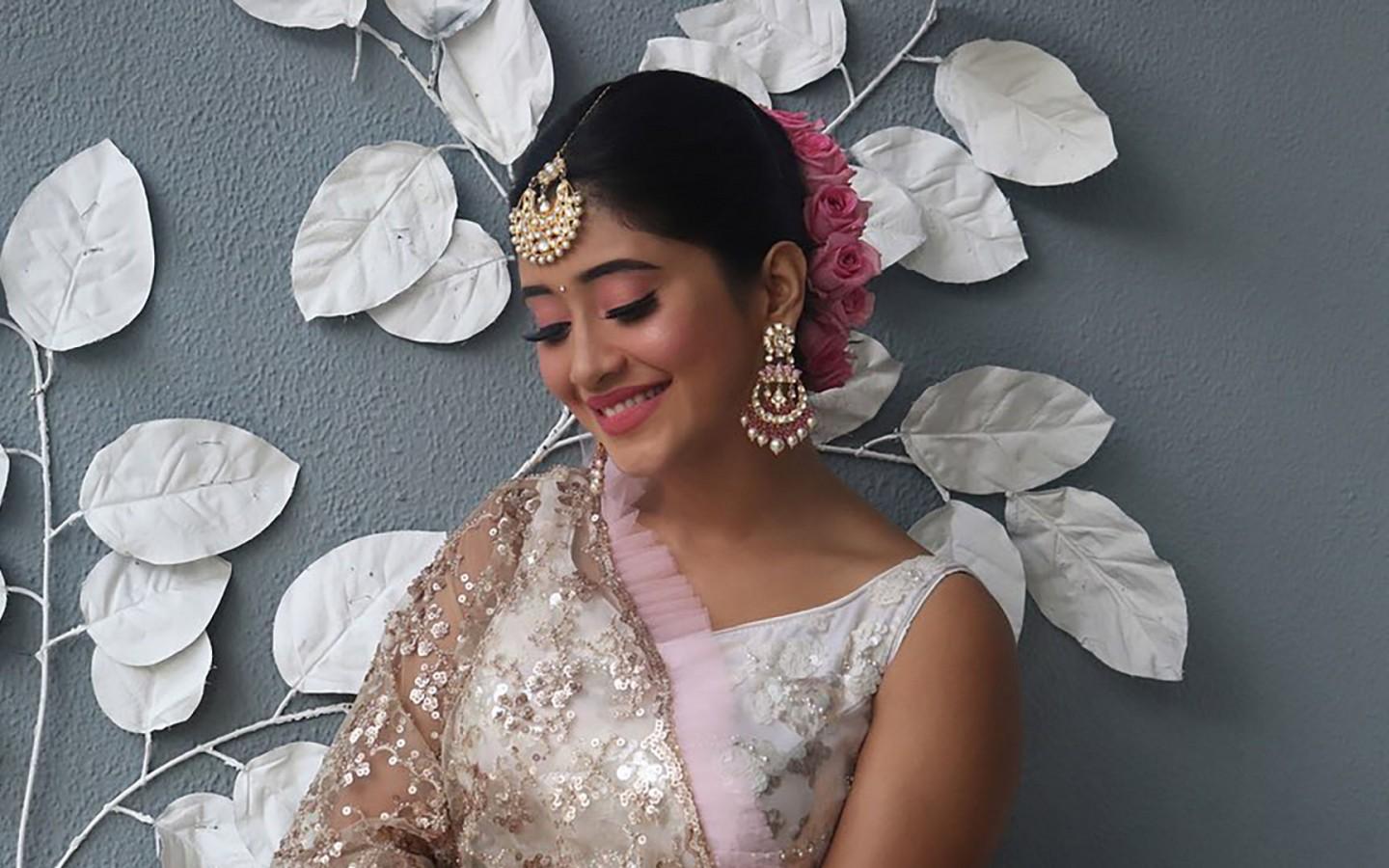1440x900 TikTok Star Shivangi Joshi HD Desktop Wallpaper 55923
