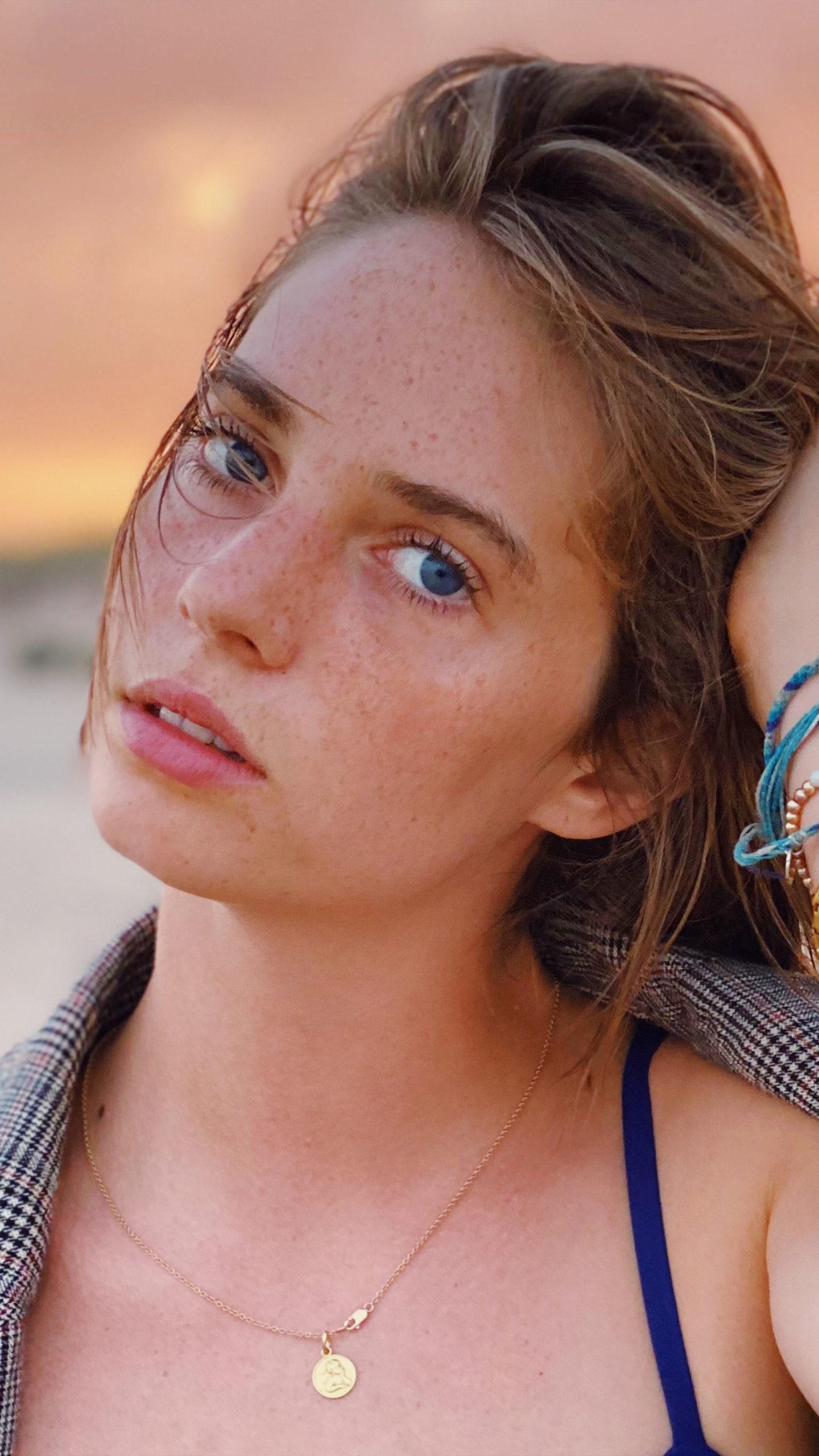 1440x2560 Actress Maya Hawke 2020 4K Ultra HD Mobile Wallpaper