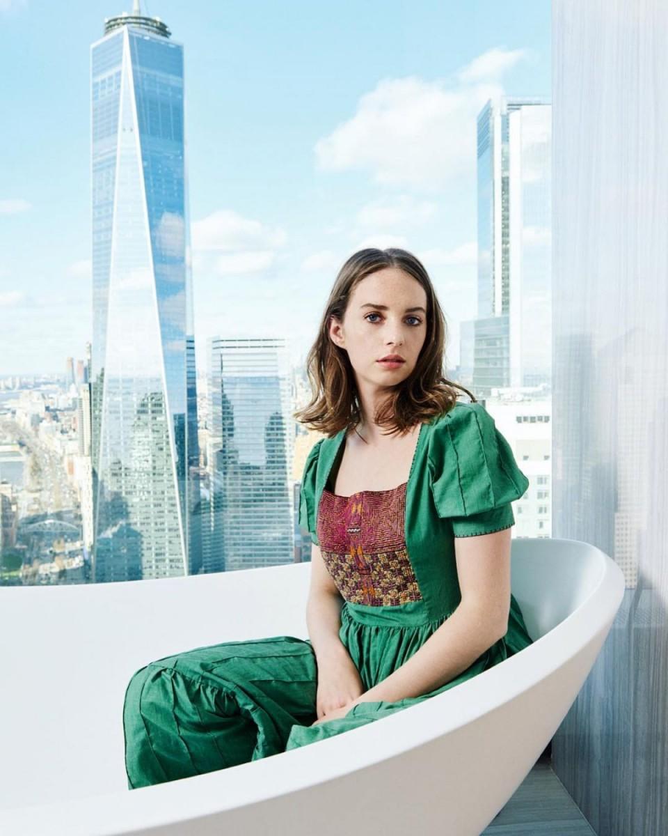 960x1200 Maya Thurman Hawke wallpaper