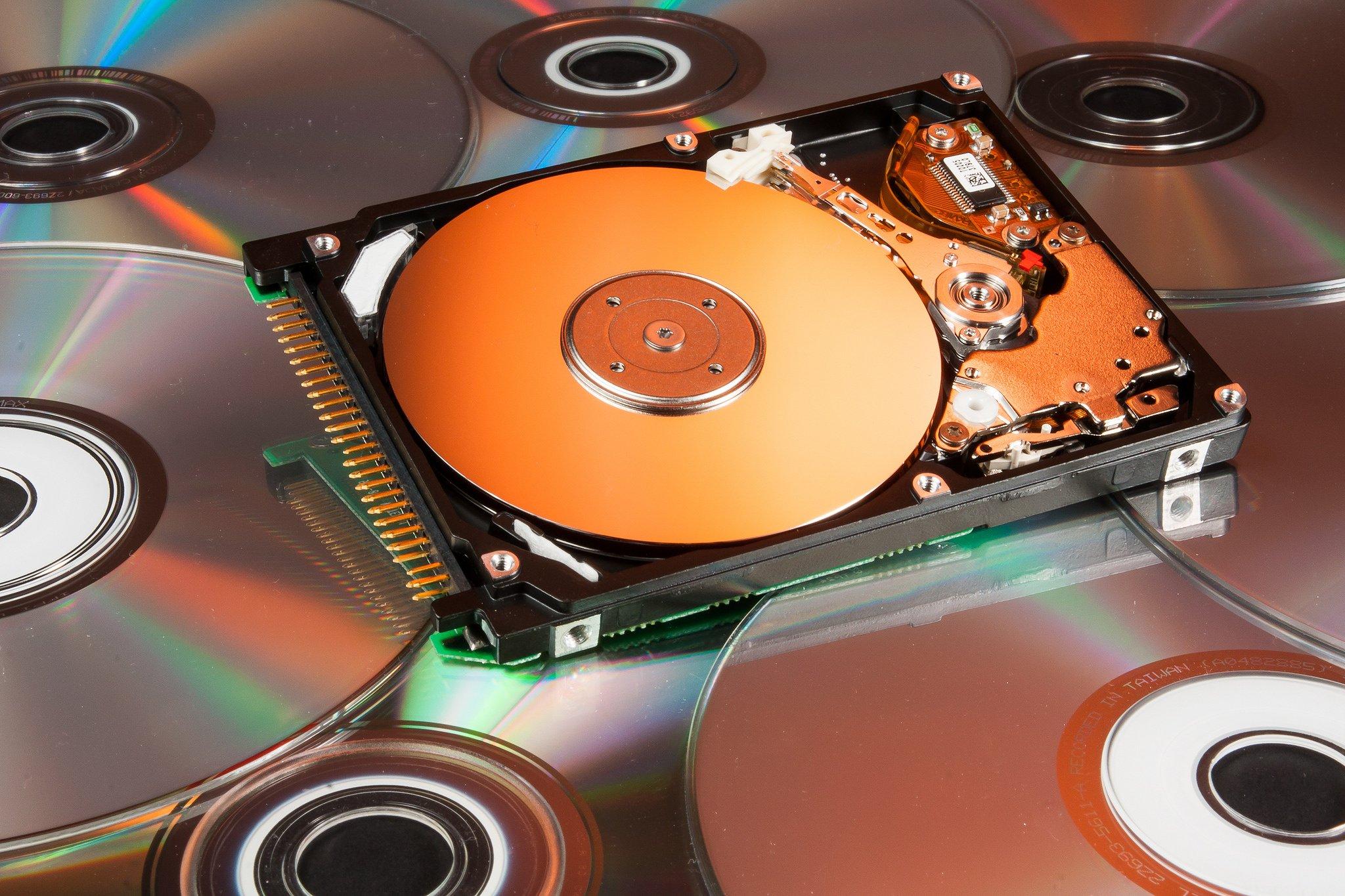 Жесткий диск flash память компакт диск процессор. Жесткий диск (Винчестер, HDD). Жесткие диски – HDD (hard Disk Drive). Винчестер ( HDD — hard Disk Drive ). Жёсткие магнитные диски (hard Disk).