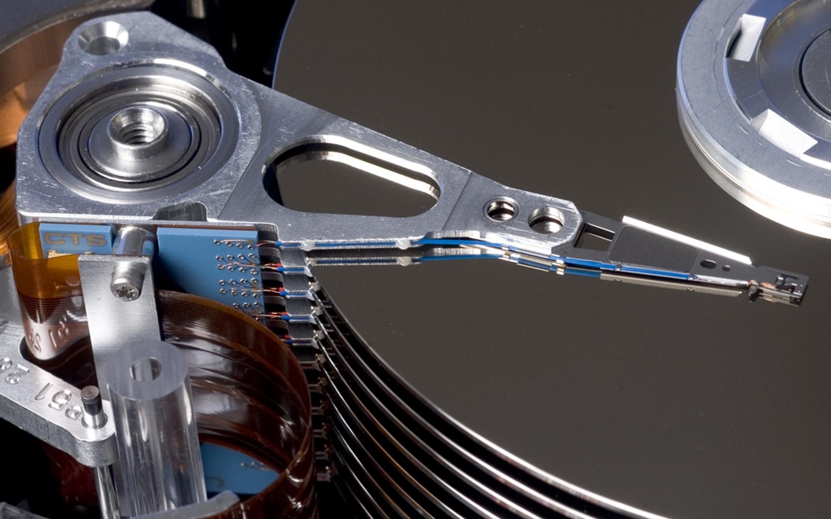 1680x1050 computer disk Inside the Hard Drive