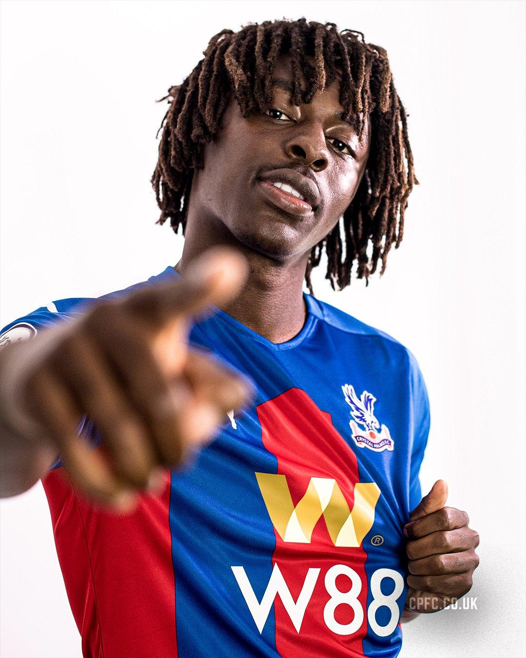 1080x1350 Eberechi Eze signs for Crystal Palace