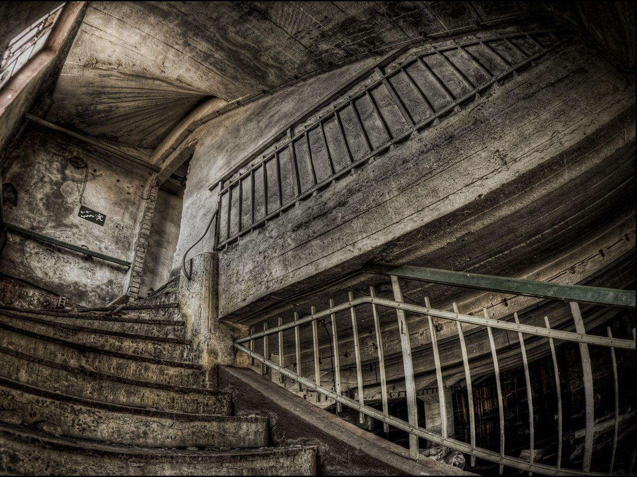 1280x960 Download wallpaper 1280x960 old building, ruins, stairs, dark, nostalgia standard 4:3 HD background