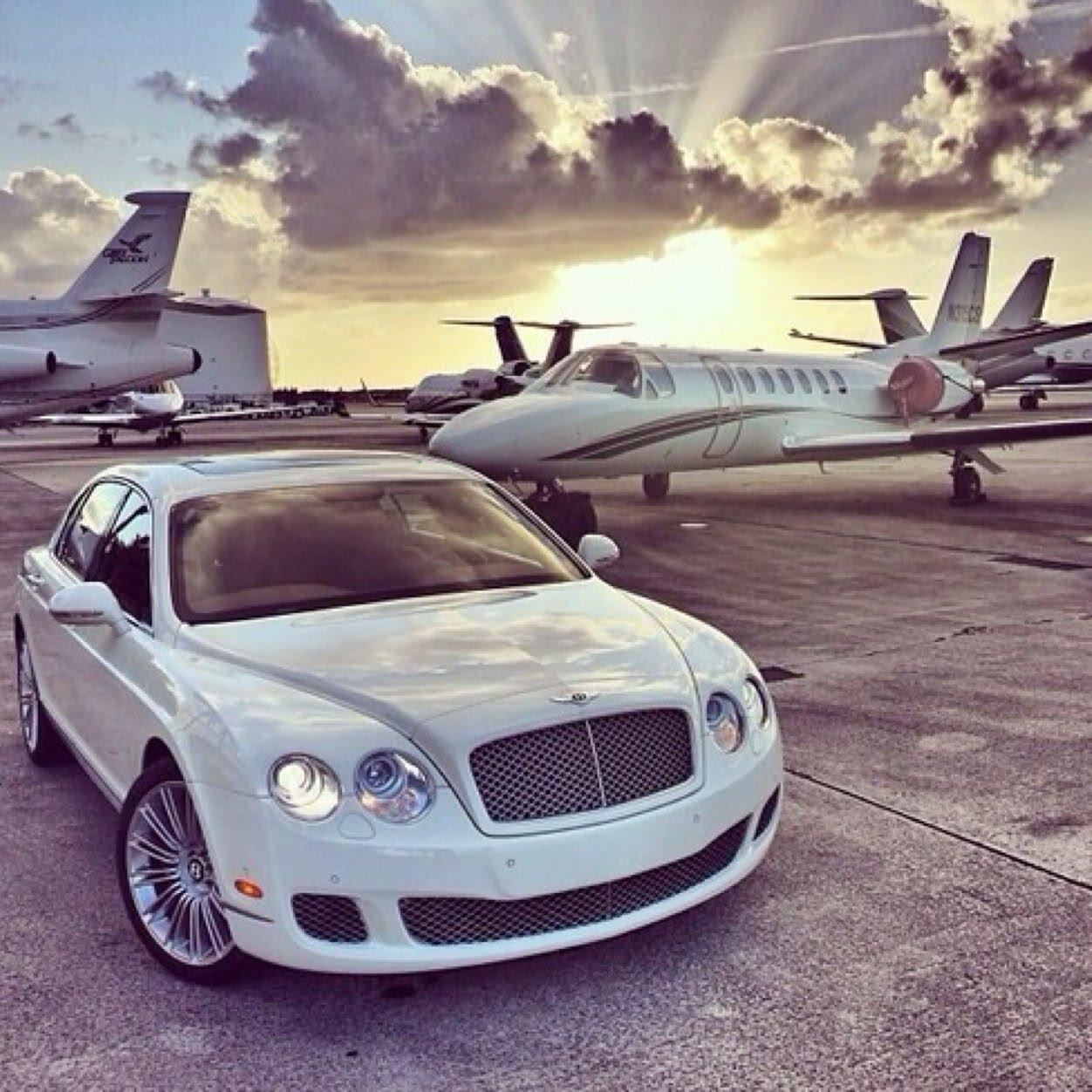 1252x1252 Billionaire Wallpaper