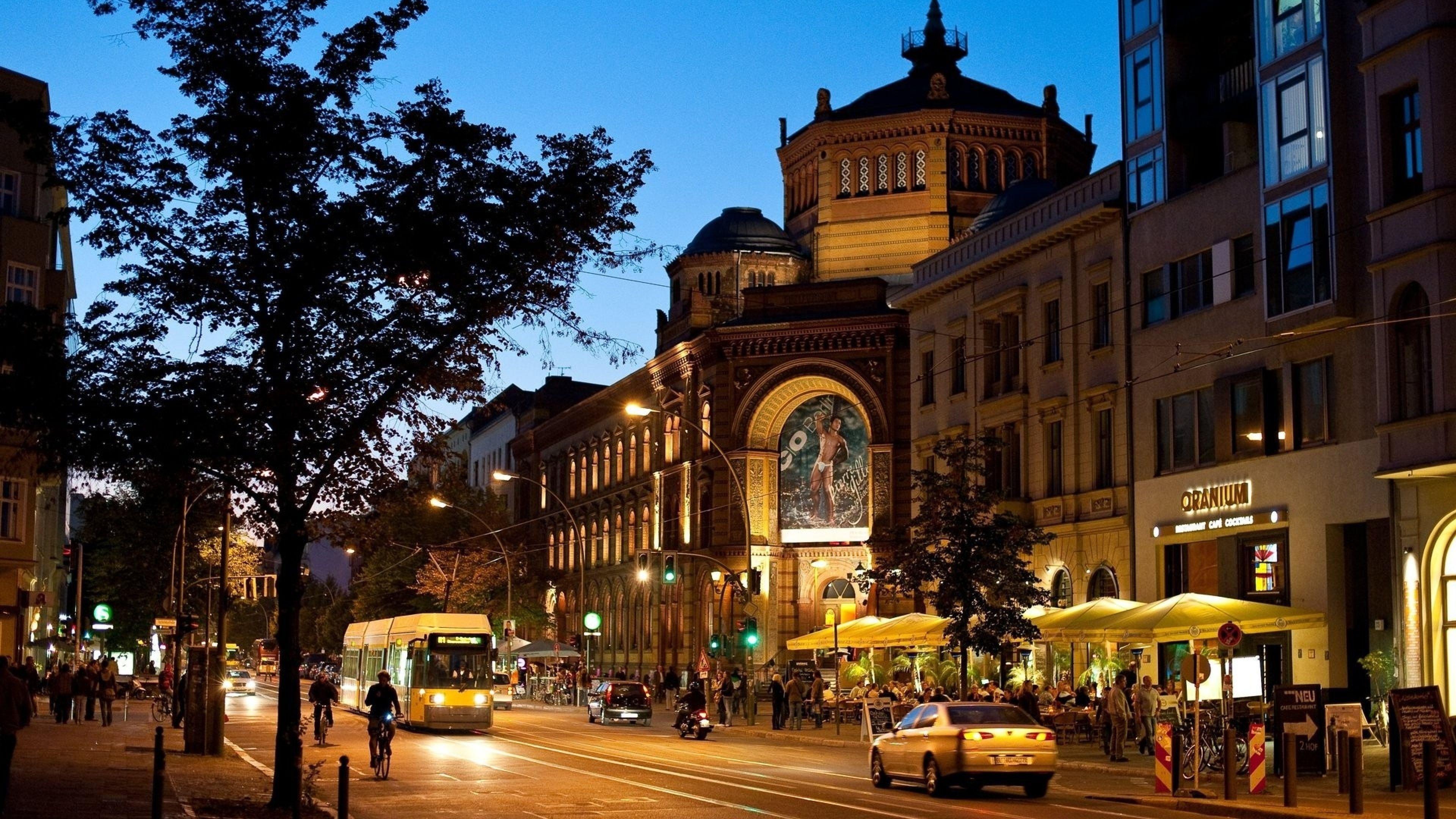 3840x2160 Download Wallpaper 3840x2160 Barcelona, ​​city, Building, Street