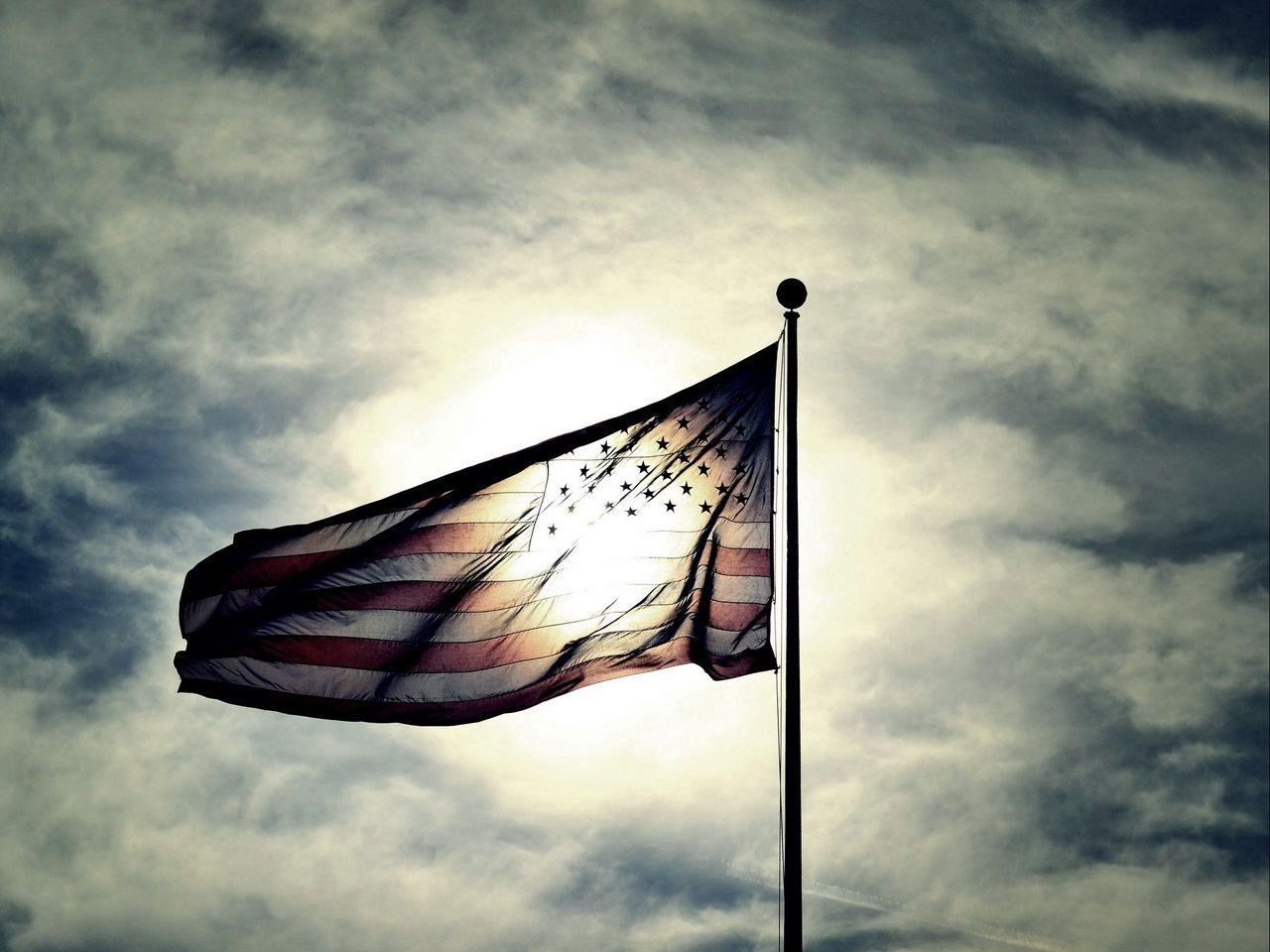 1280x960 Download wallpaper 1280x960 usa, flag, sky, night, clouds standard 4:3 HD background