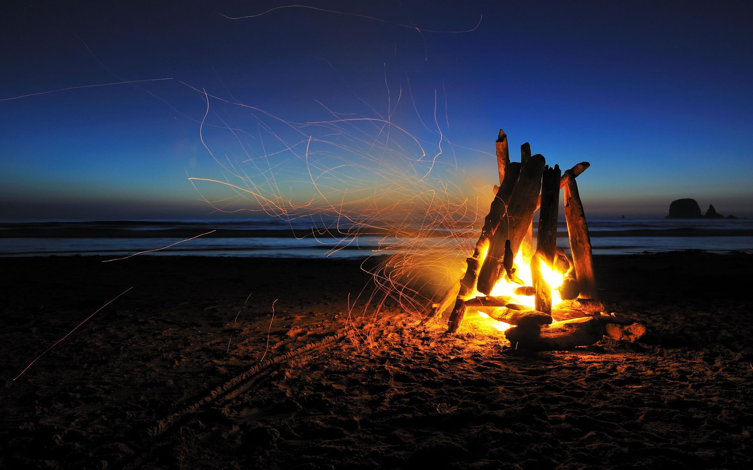 2560x1600 Camping Wallpaper