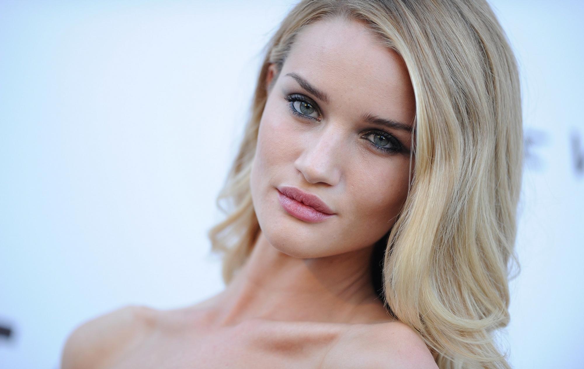 2000x1266 Celebrity Rosie Huntington Whiteley HD Wallpaper