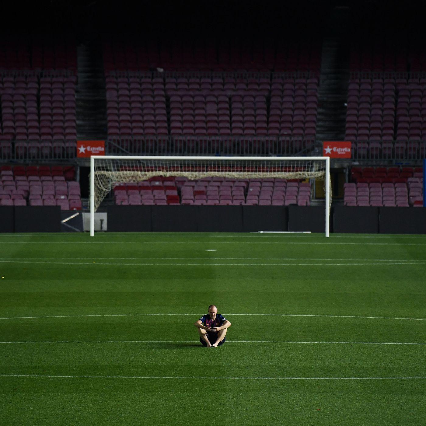 1400x1400 Andres Iniesta explains why he sat alone on the Camp Nou pitch after final Barcelona game