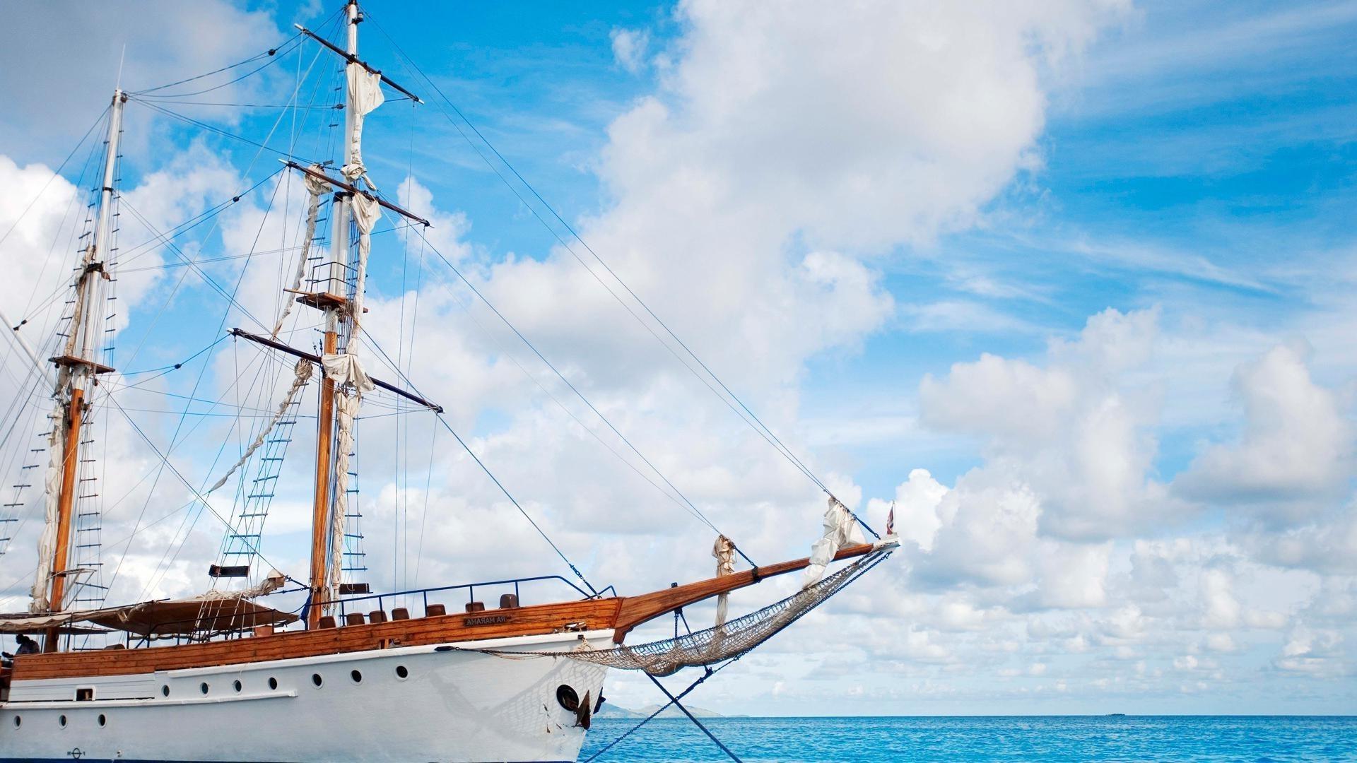 1920x1080 A beautiful ship in the ocean