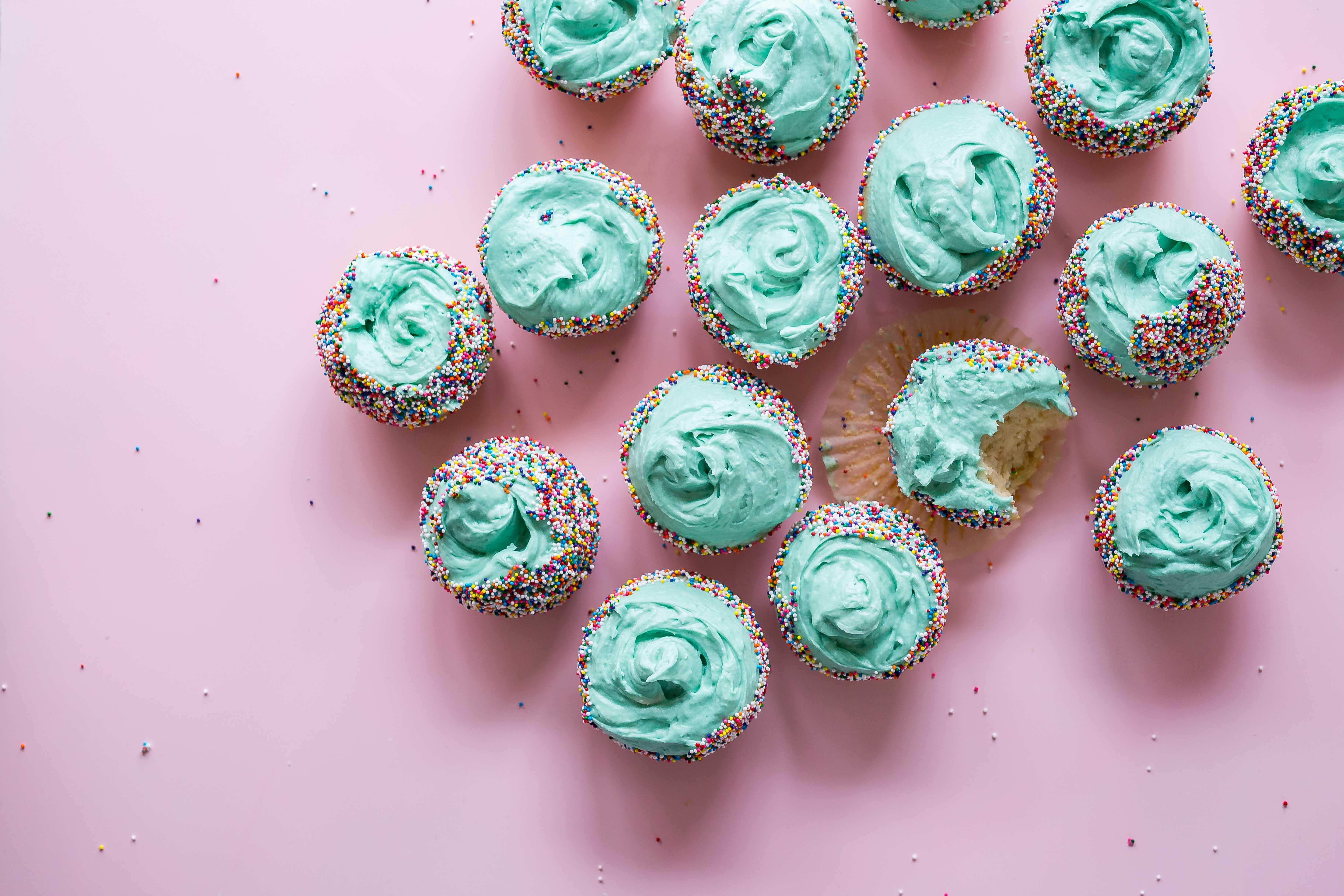 5760x3840 5760x3840 #yum, #Creative Commons image, #background, #cake, #recipe, #teal, #baking, #sprinkles, #cupcake, #frosting, #pink, #baked, #food, #bake, #icing, #dessert. Mocah HD Wallpaper