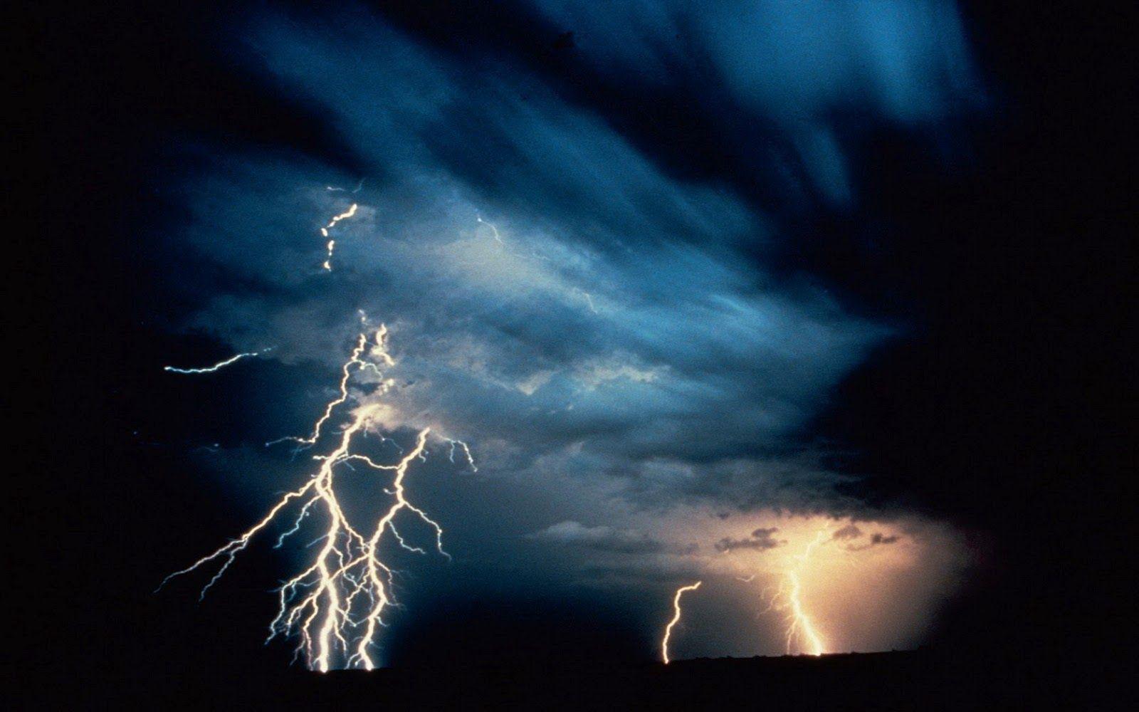 1600x1000 Thunder Wallpaper