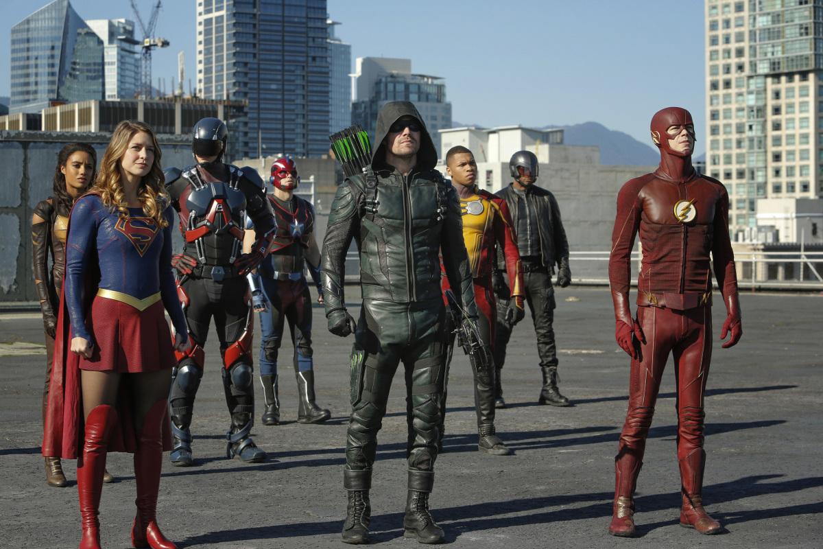 1200x800 DC CW Superhero Crossovers Reveal Fatal Flaw in Netflix Binge Watching
