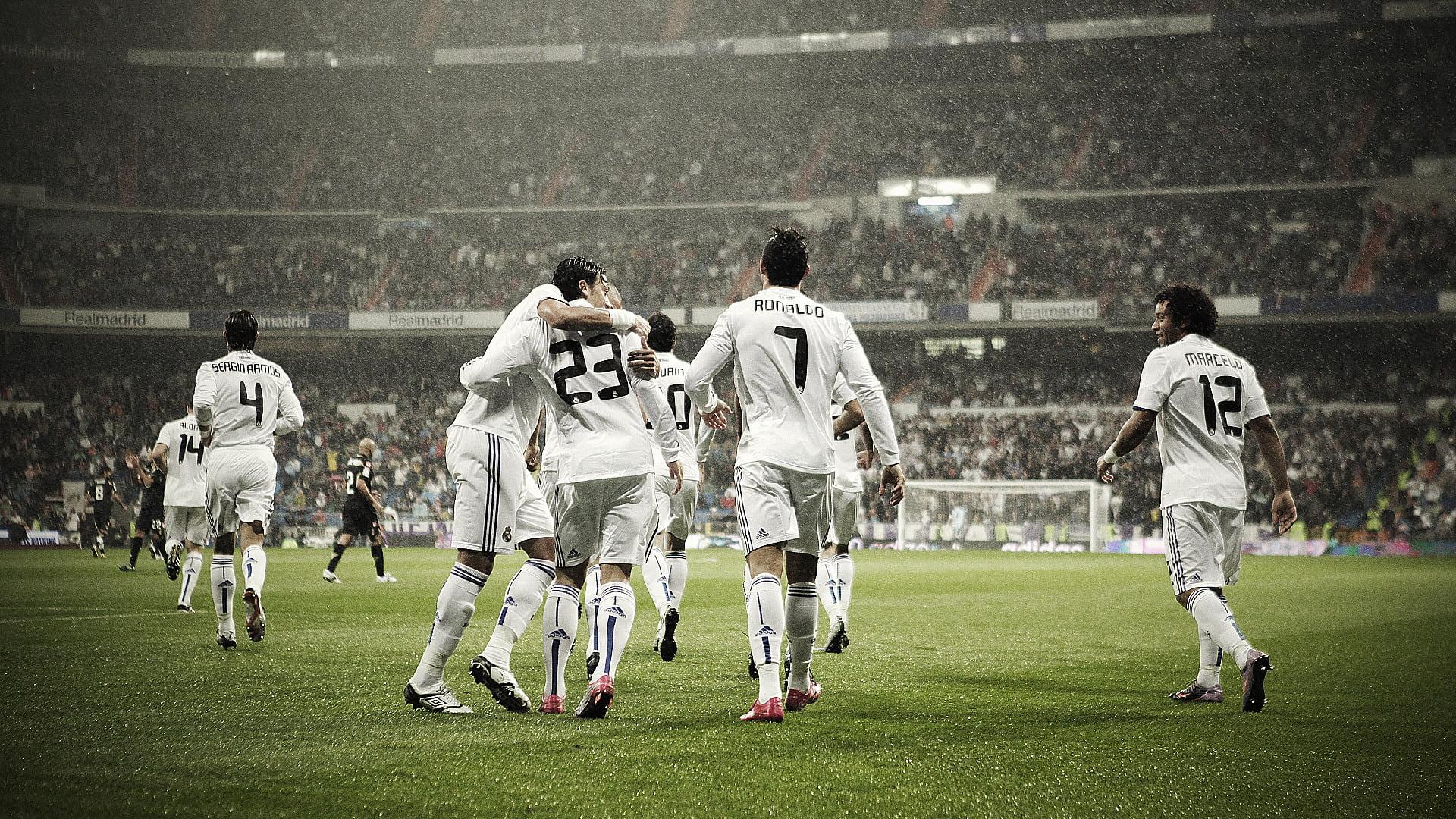 1920x1080 Real Madrid Wallpaper, field, Grass, Drops, Squirt, Game, Men's White Soccer Jersey Set