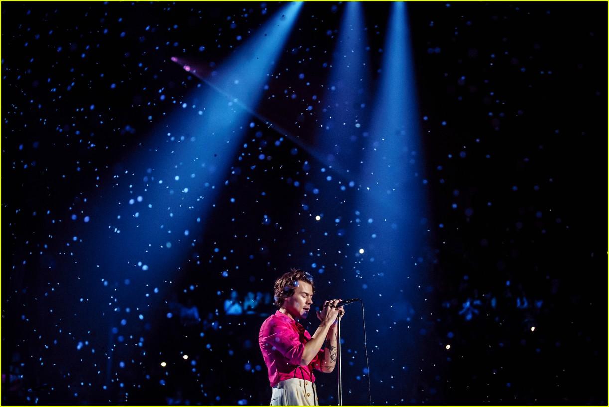 1222x817 Harry Styles Sings with Stevie Nicks During Special Concert to Celebrate Album Release!: Photo 4403287. Harry Styles, Stevie Nicks Picture