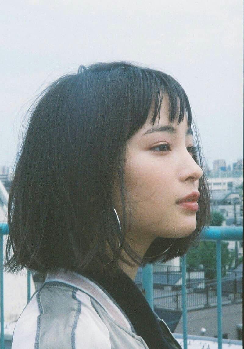 800x1143 Suzu Hirose Wallpaper
