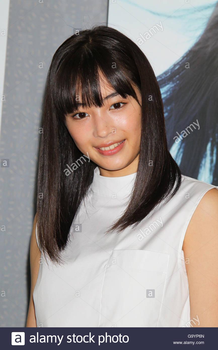 866x1390 Download Suzu Hirose Wallpaper