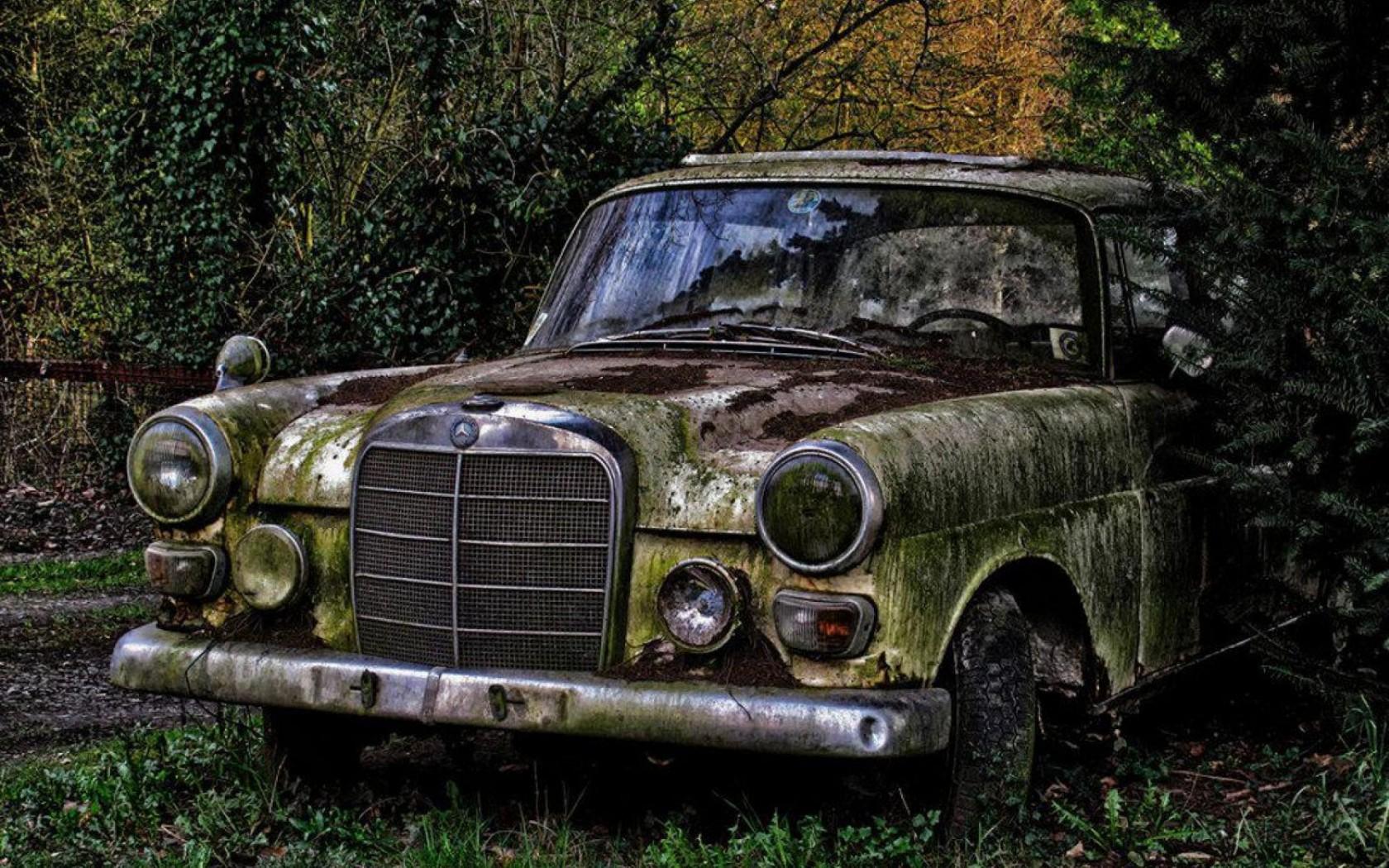 1680x1050 Desktop Abandoned Cars Wallpaper