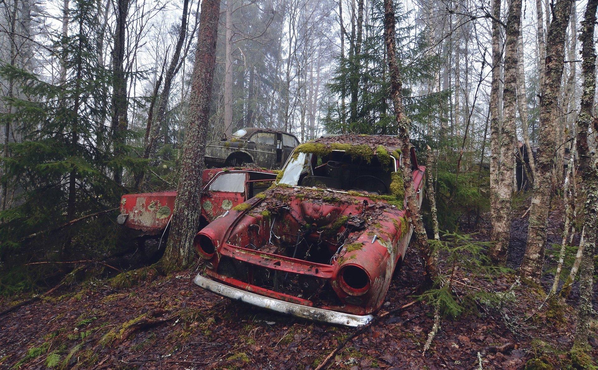 1920x1189 Abandoned Car HD Wallpaper