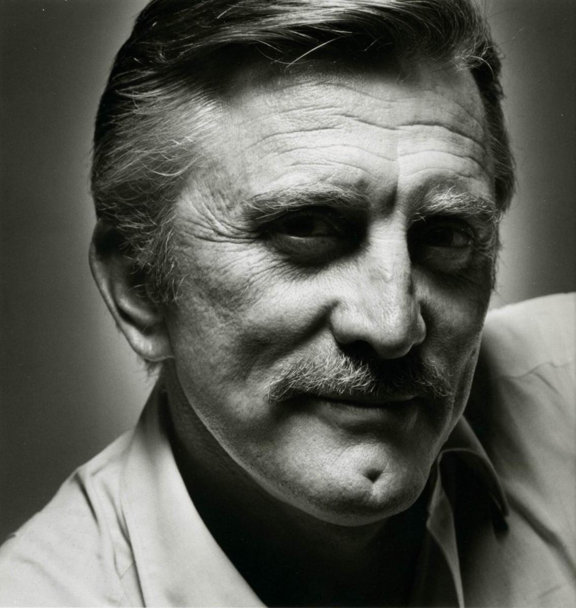 1136x1200 Kirk Douglas wallpaper