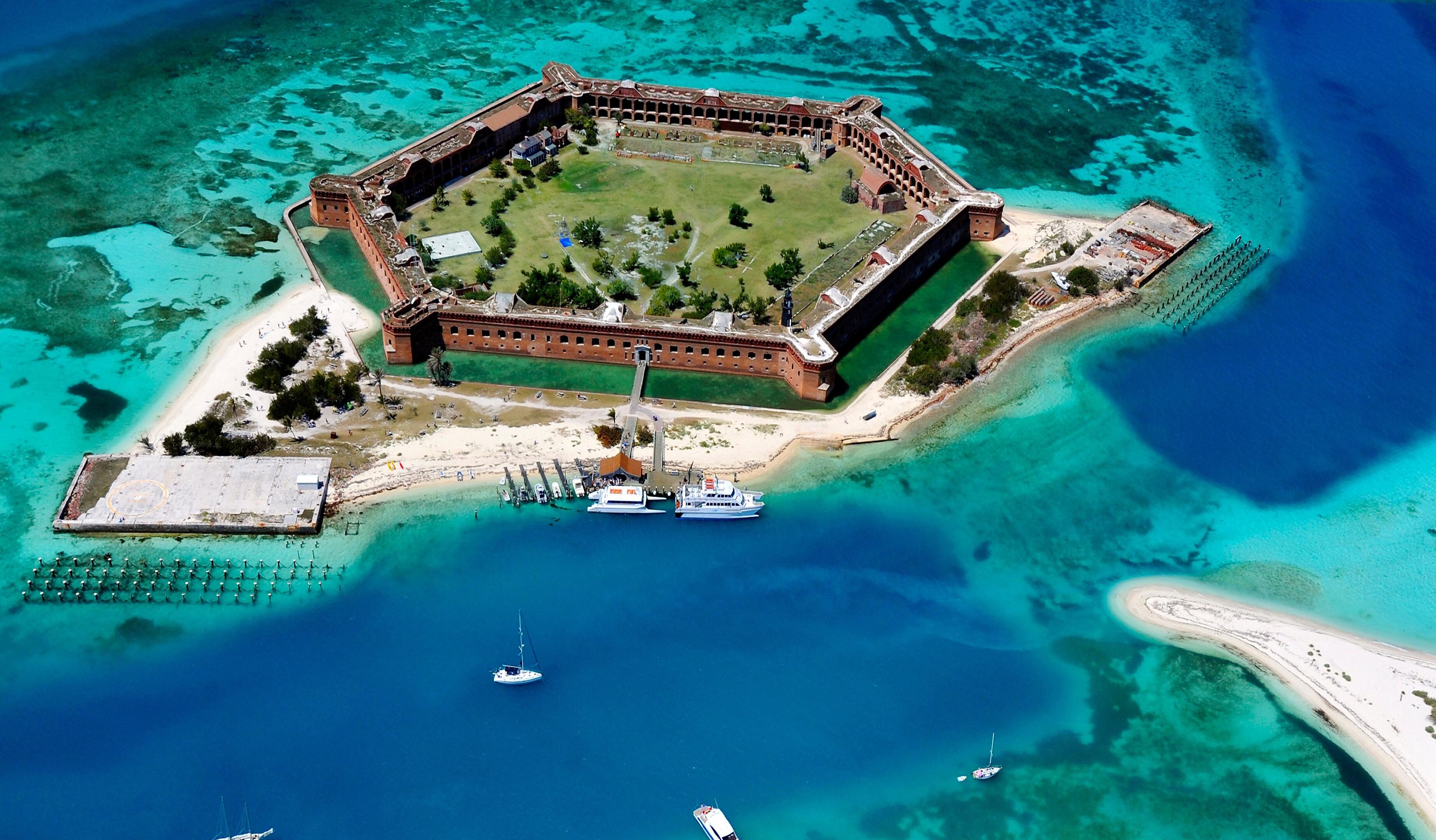3690x2160 Dry Tortugas Island Group in Florida 4K Wallpaper