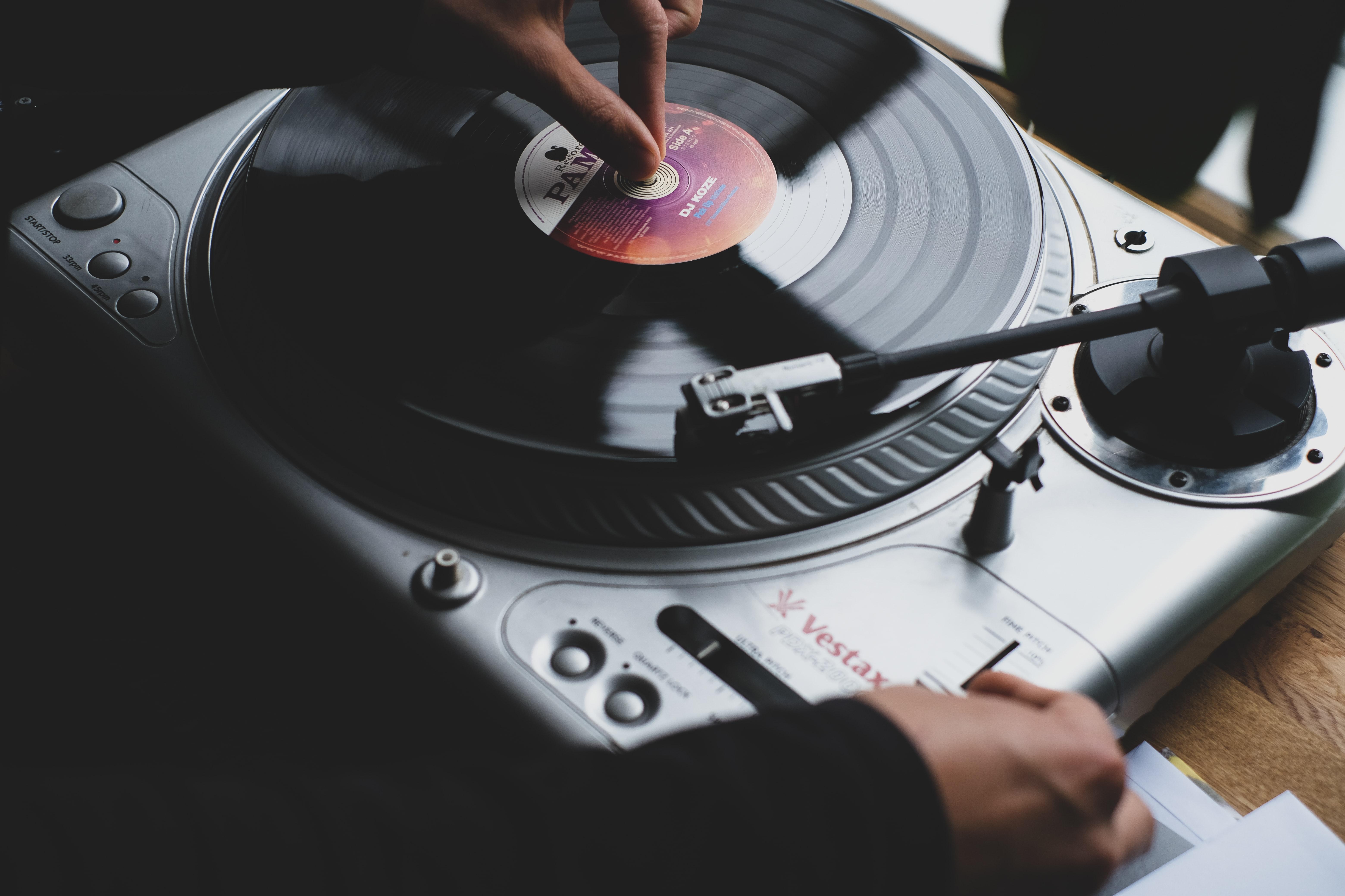 6240x4160 Download wallpaper 6240x4160 records, phonograph record, vinyl record, retro, hand HD background