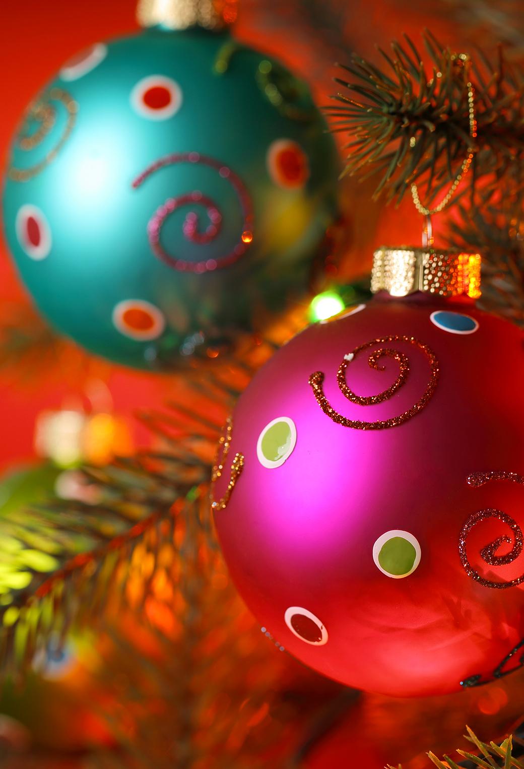 1040x1526 Christmas Bells Wallpaper