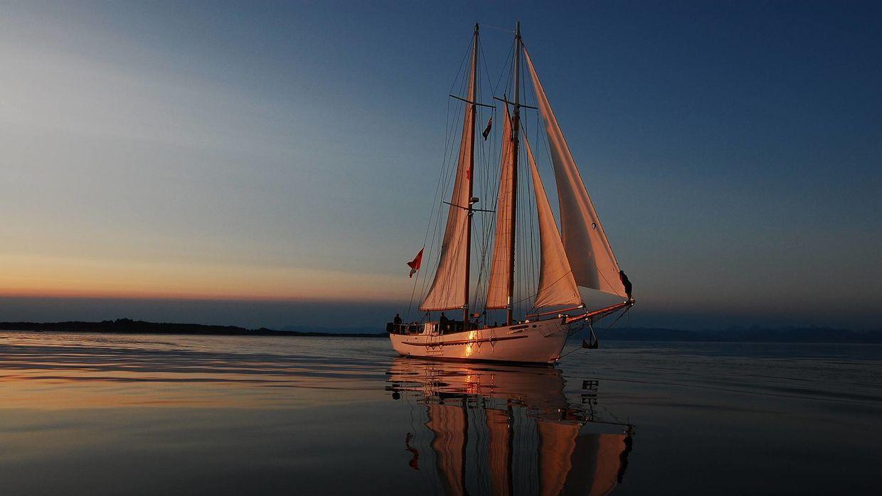 1240x698 Sunset Sailing Wallpaper
