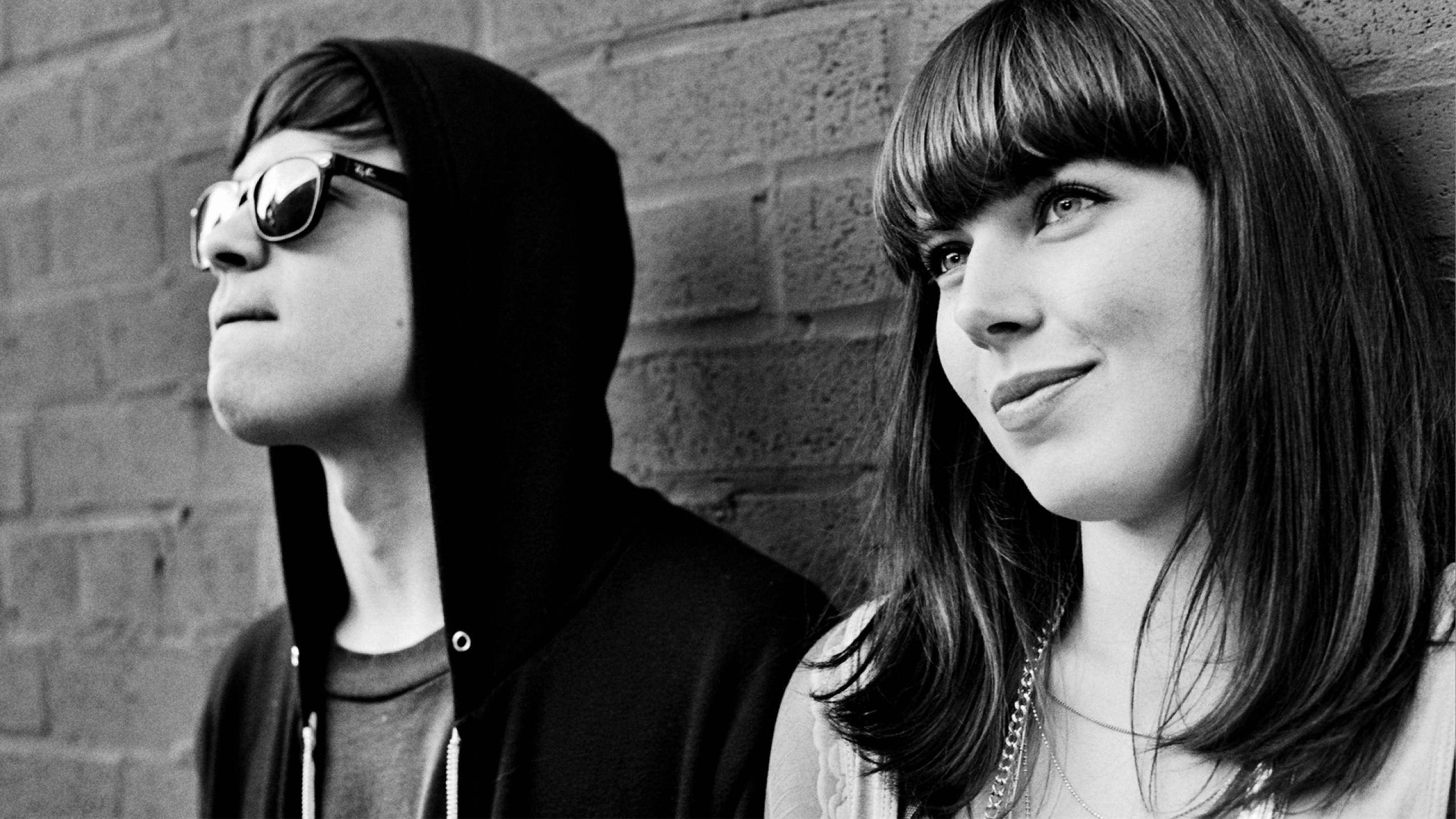 2560x1440 sleigh bells, wall, glasses 1440P Resolution Wallpaper, HD Music 4K Wallpaper