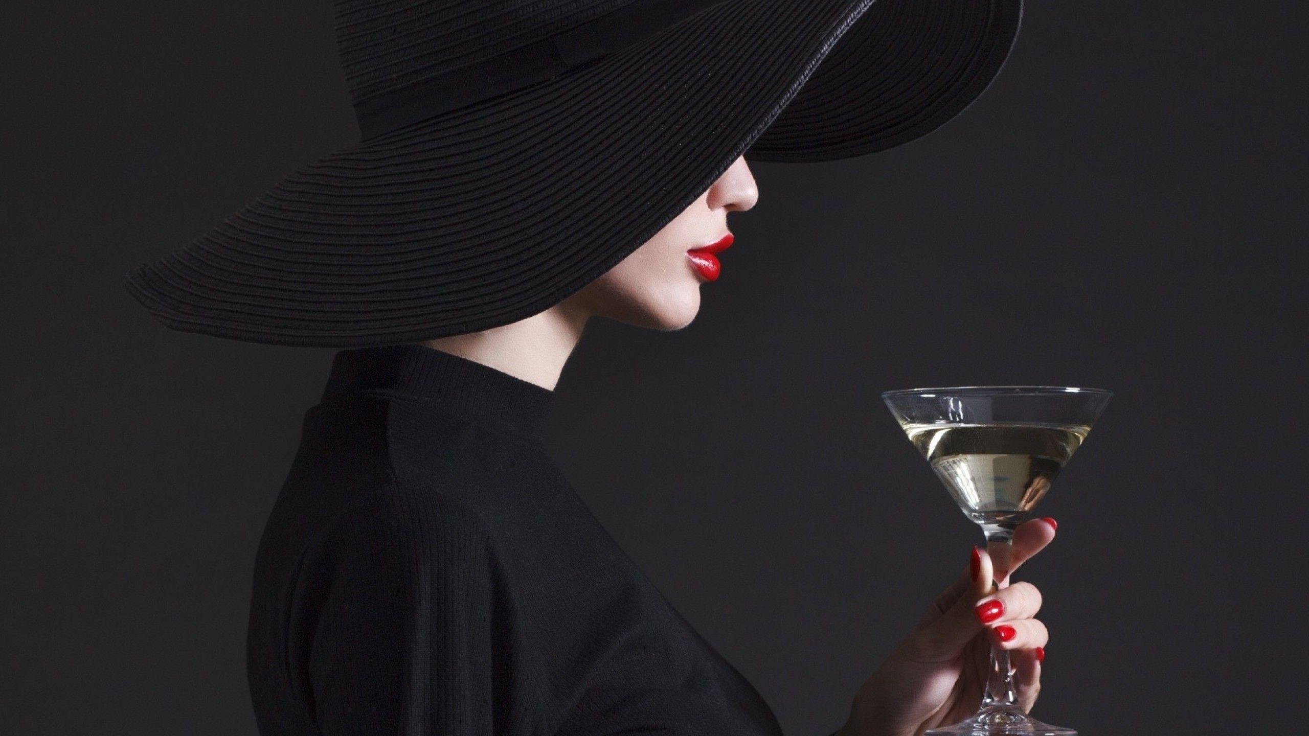 2560x1440 Download 2560x1440 Model, Red Lipstick, Black Hat, Drink Wallpaper