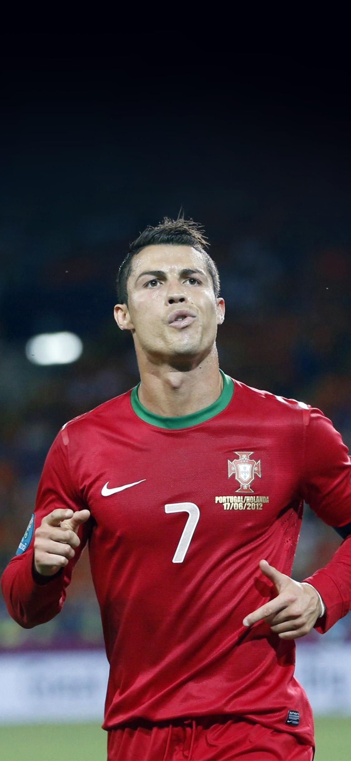 1125x2436 Ronaldo Portugal Soccer Seven