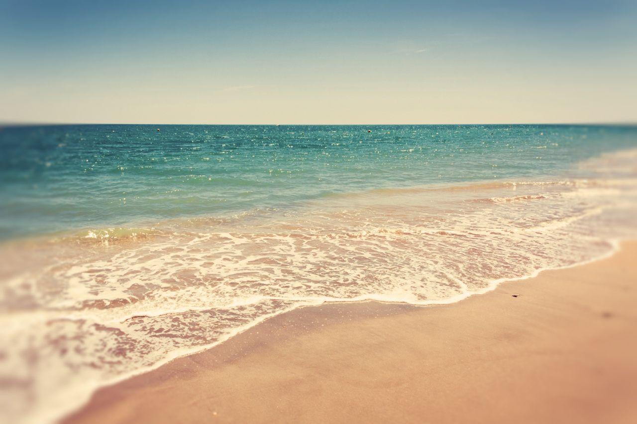 Featured image of post Background Aesthetic Laptop Beach / Neon aesthetic, pink color, colored background, water, no people.