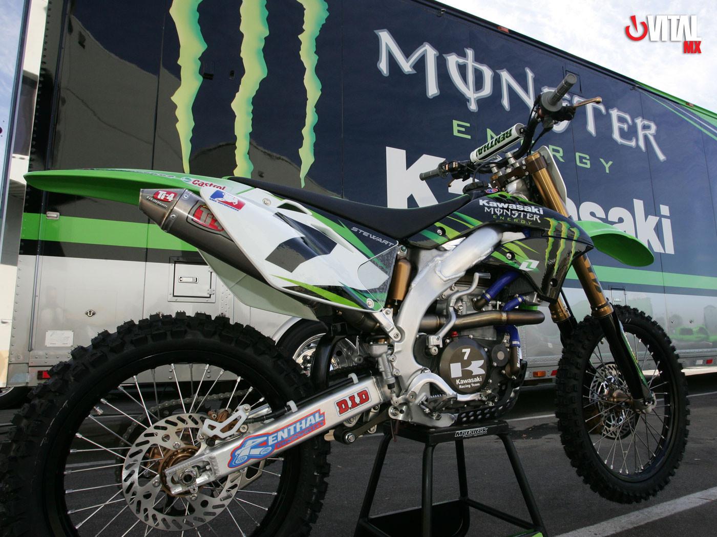 1400x1050 2007 Monster Energy Kawasaki Racing Team