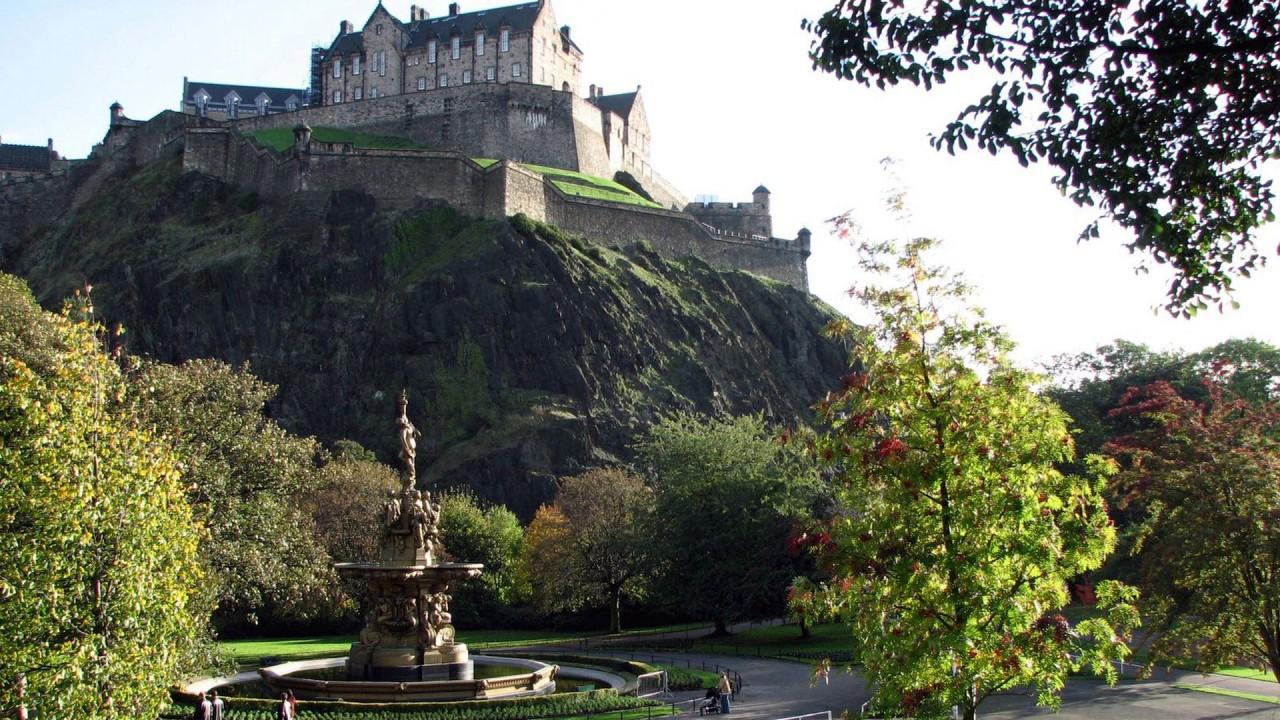 1280x720 Edinburgh Castle In Scotland HD Travel Wallpaper