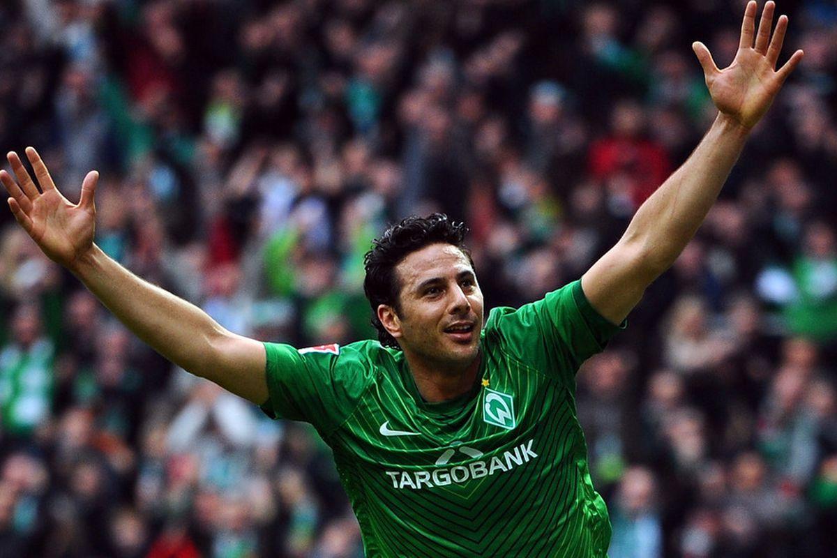 1200x800 Claudio Pizarro Signs With Bayern Munich