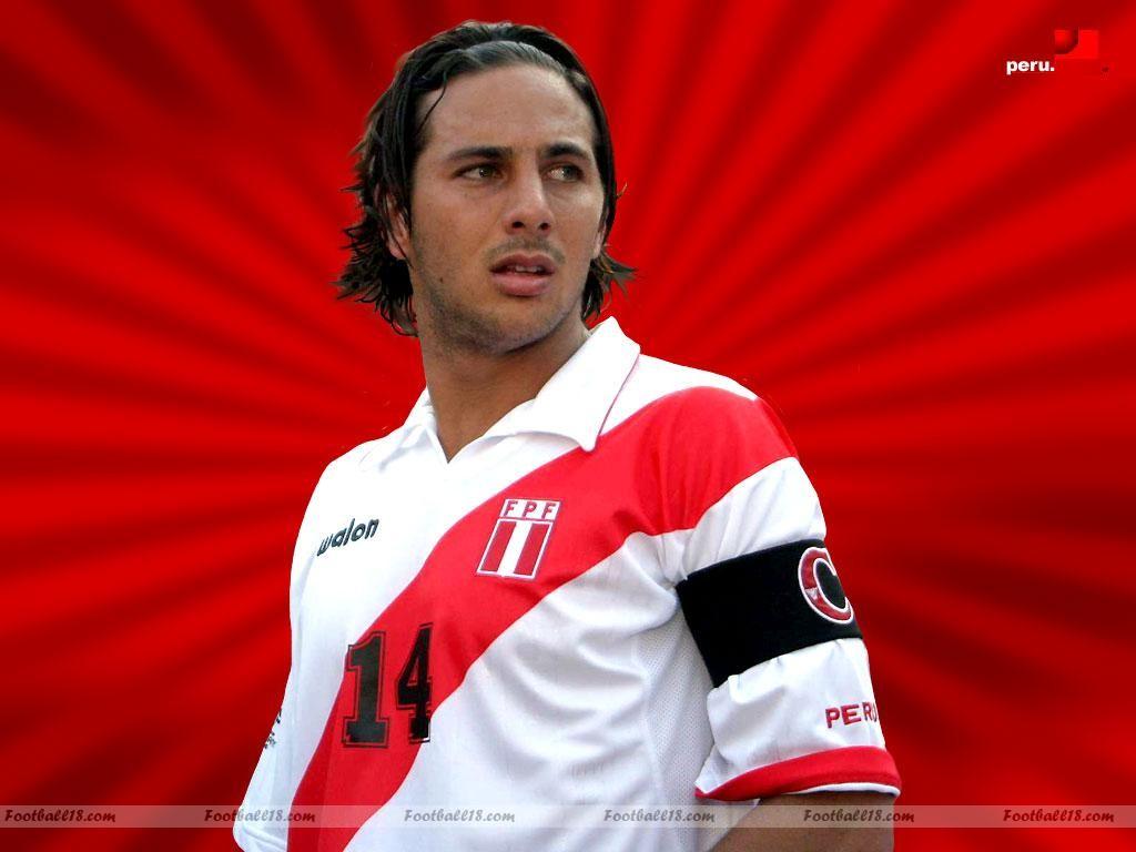 1024x768 Top Football Players: Claudio Pizarro