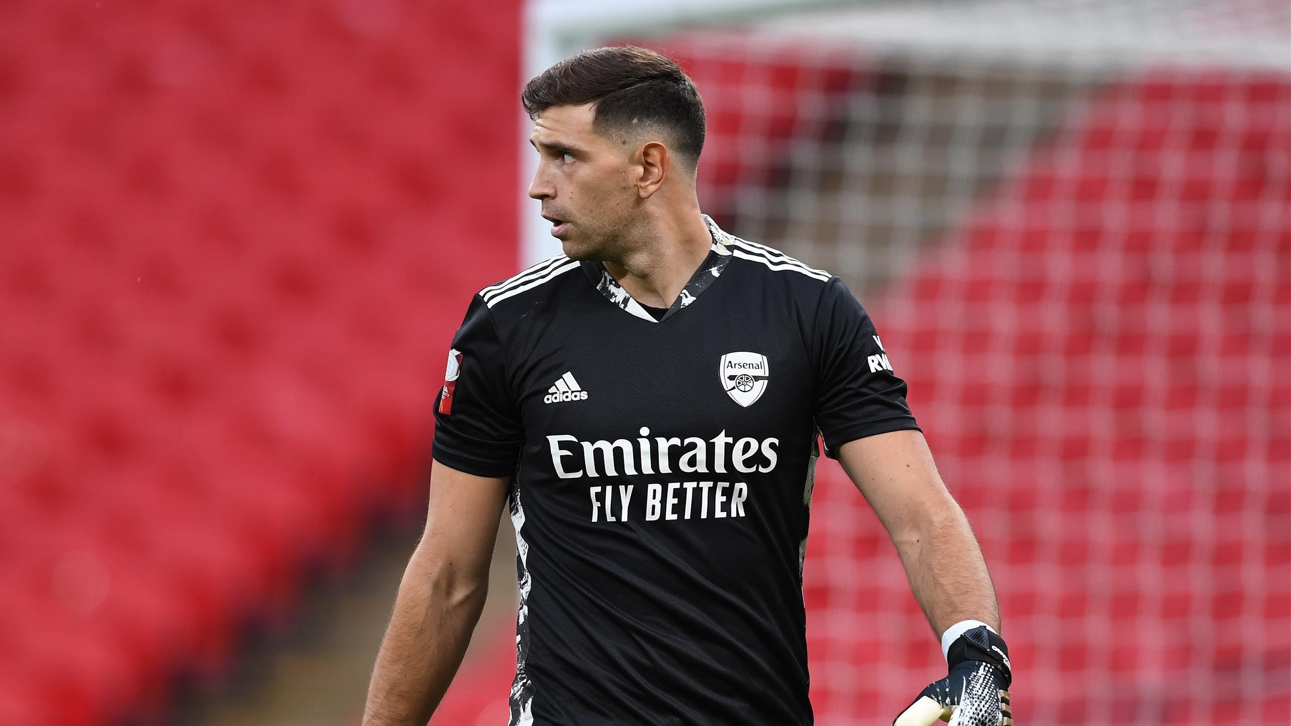 2560x1440 Emiliano Martinez joins Aston Villa from Arsenal after ten years at the Gunners