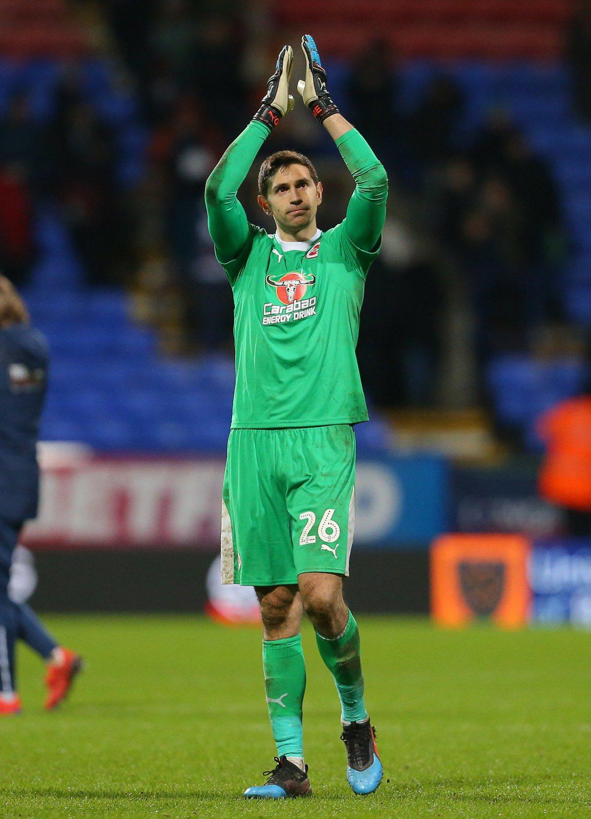 1156x1600 Don't Go: Reading Fans Beg Emi Martinez To Stay After Match Winning Performances