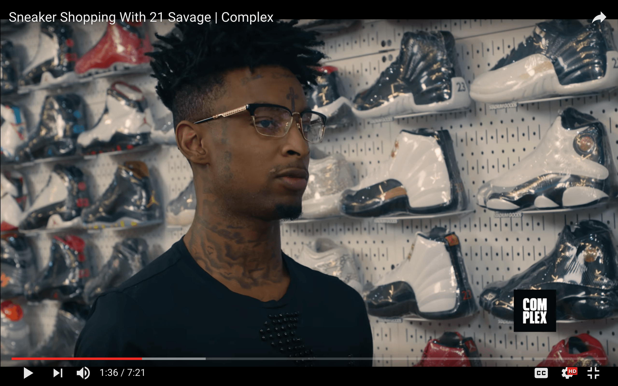 2560x1600 What glasses 21 Savage wearing?