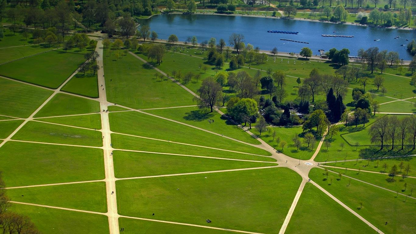 1366x768 Aerial view of Hyde Park and the Serpentine Lake in London, England wallpaper