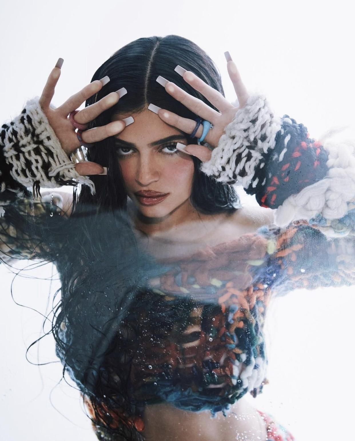 1242x1541 kylie jenner gifs on Tumblr