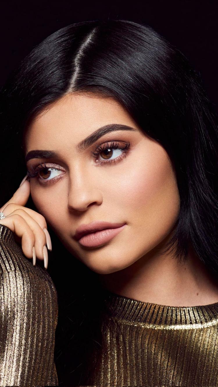 750x1334 Kylie Jenner Wallpaper iPhone HD
