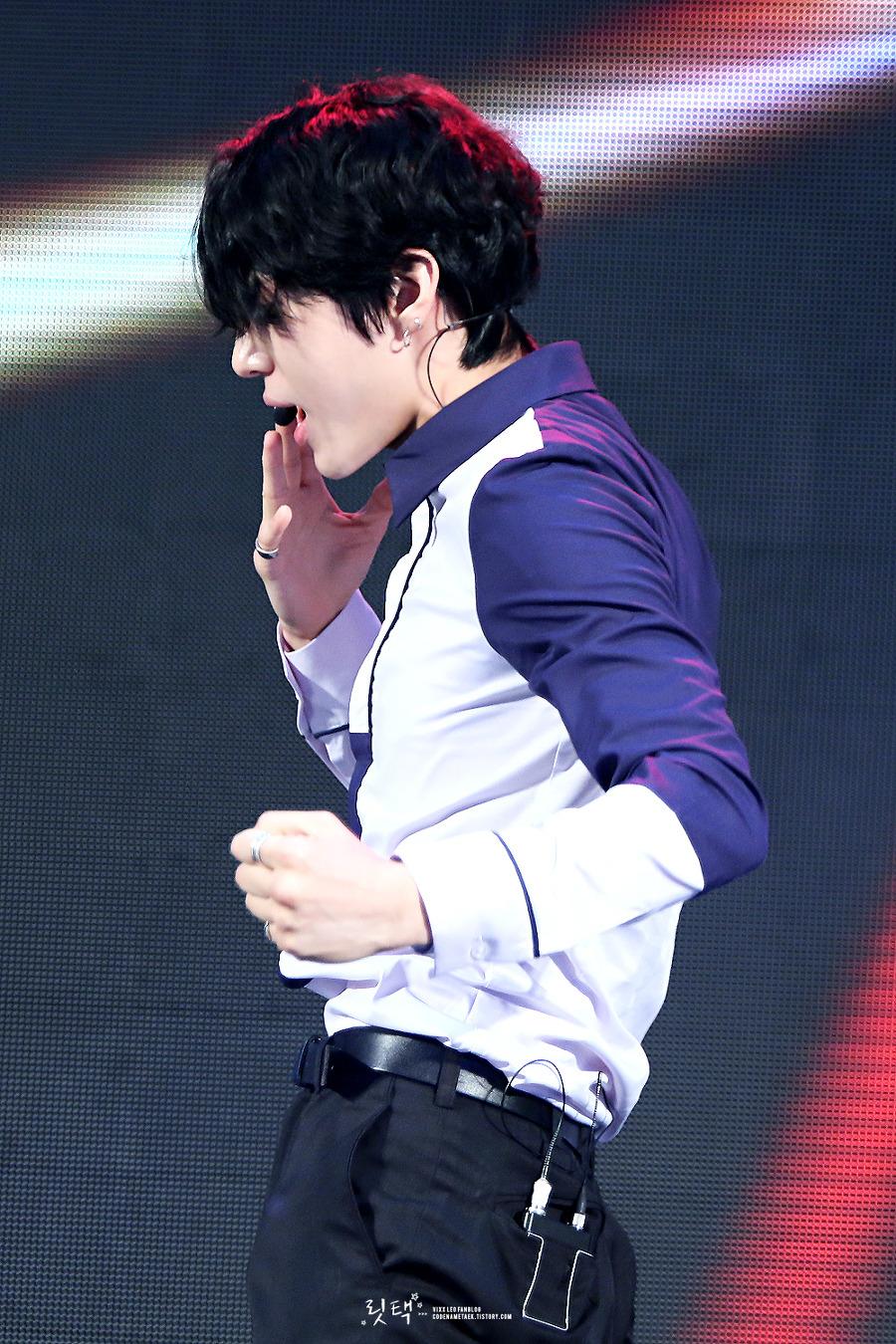 900x1350 LEO