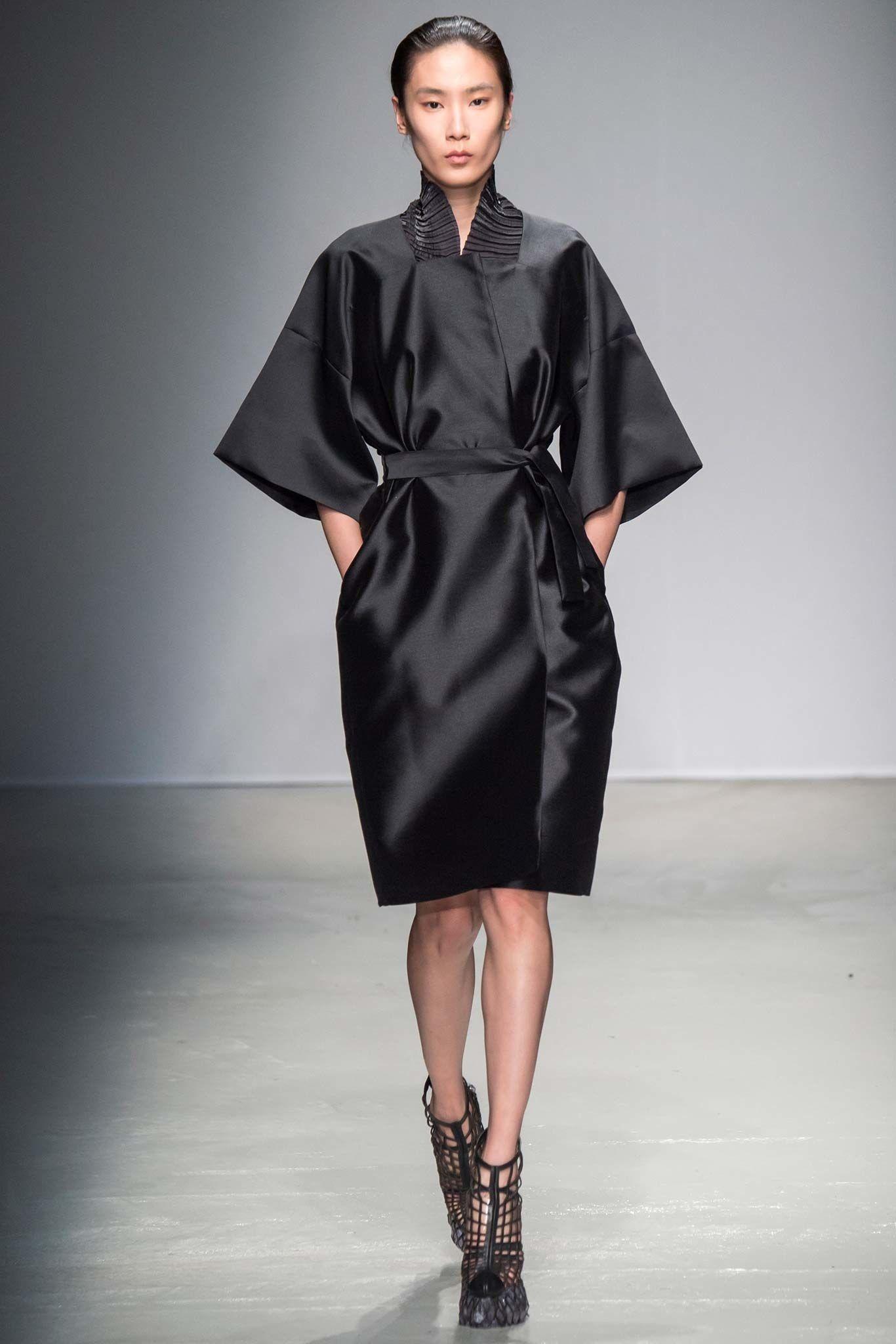 1366x2048 Iris Van Herpen Fall 2015 Ready To Wear Collection