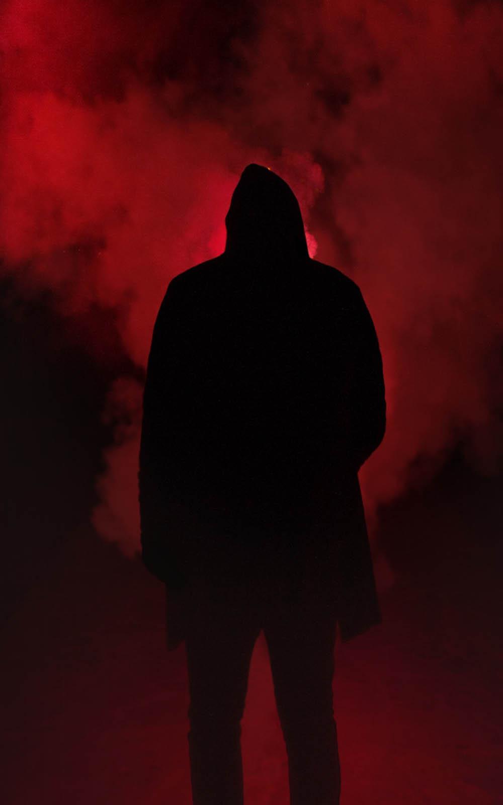 1000x1600 Alone Man Wallpaper