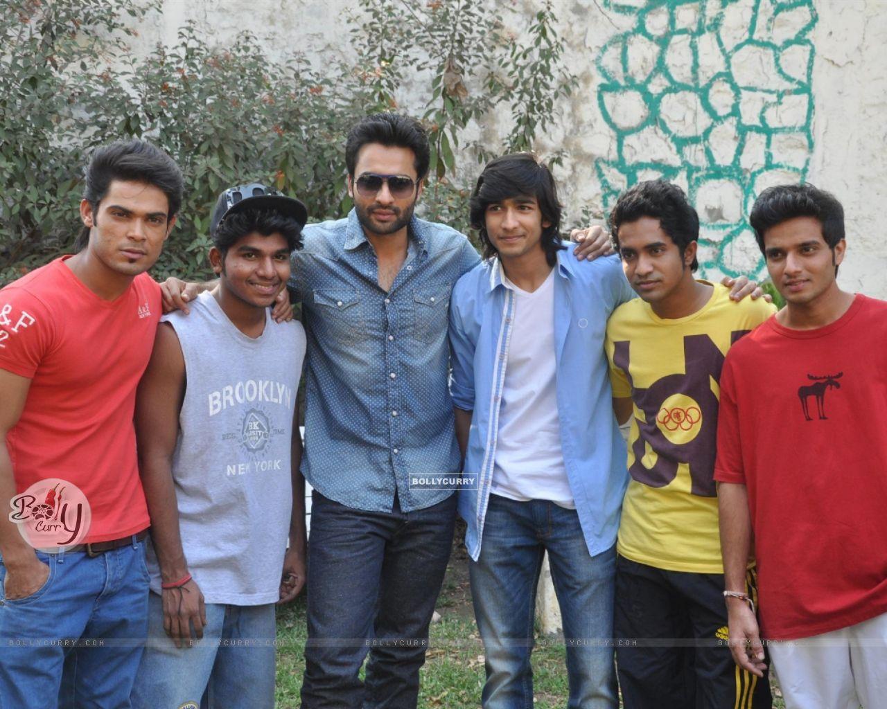 1280x1024 Wallpaper Bhagnani at the Promotion of 'Youngistaan' on Dil Dosti Dance size:1280x1024