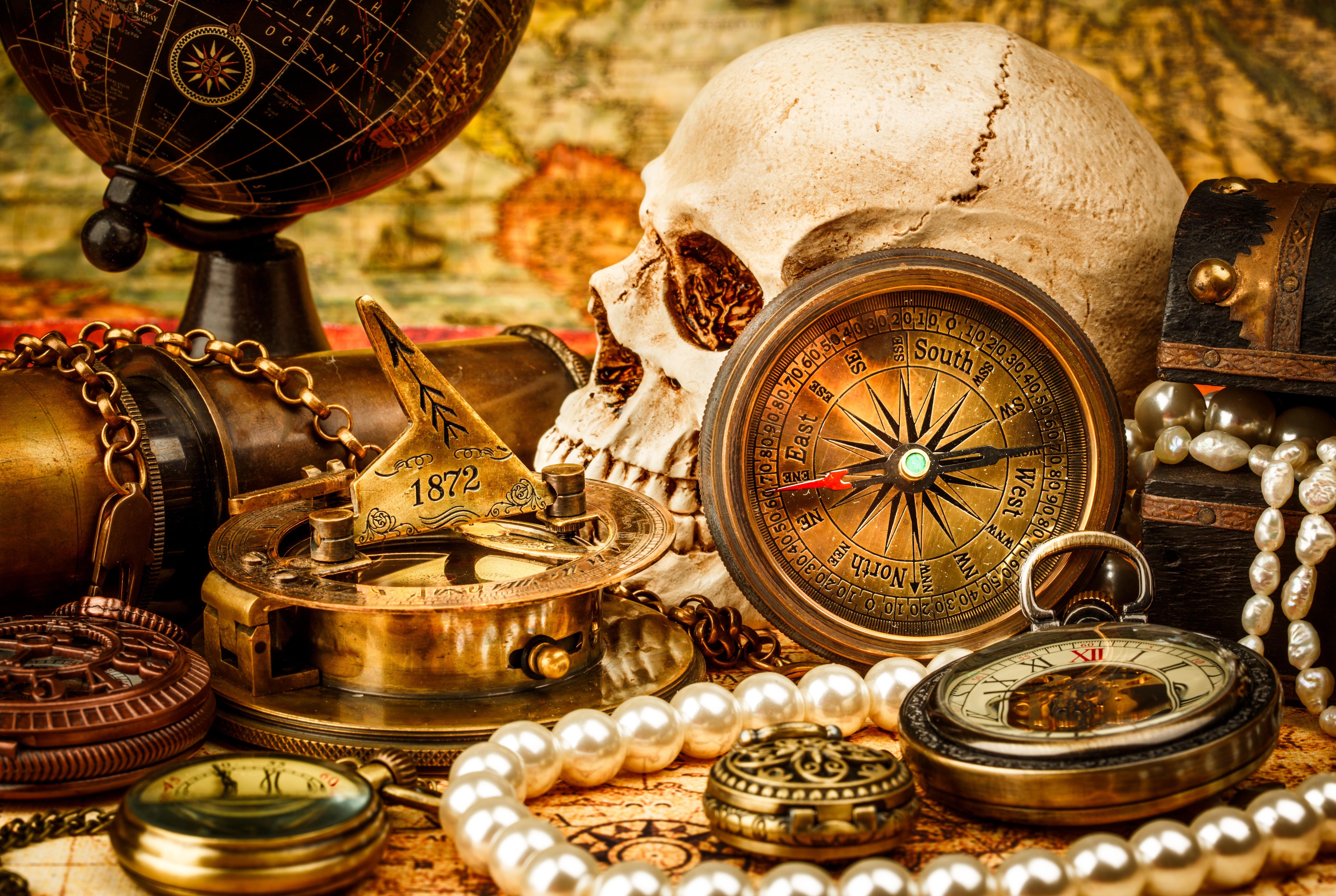 5725x3840 Skull, binoculars, compass, pearls and antique clock on the table Desktop wallpaper 1280x800