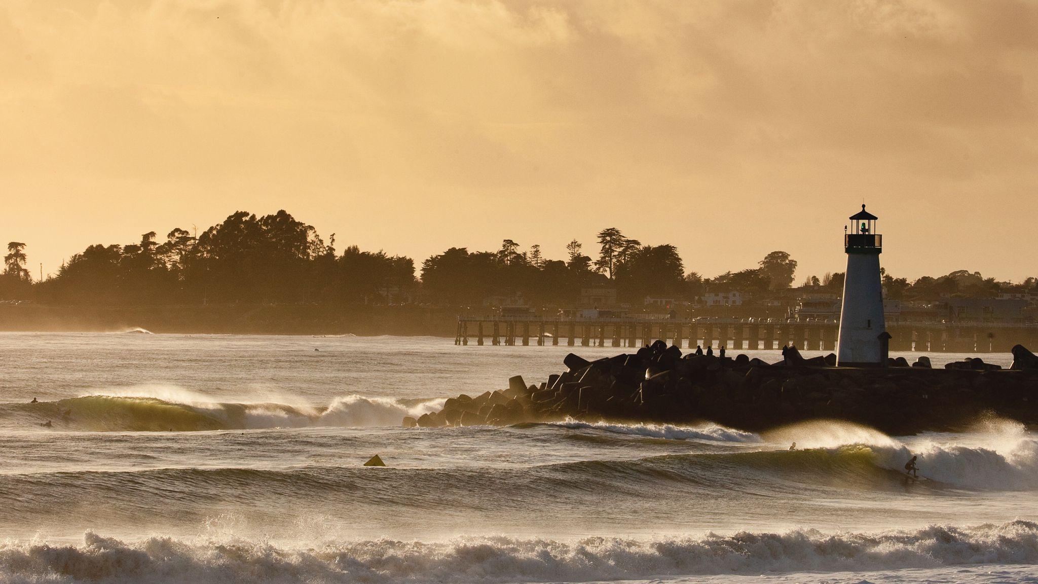 2048x1152 Santa Cruz Wave Wallpaper